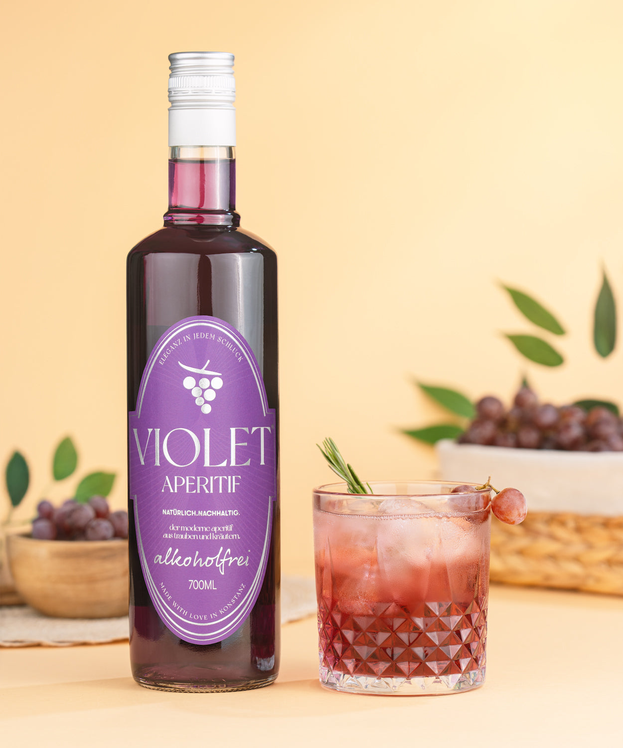 Violet Aperitif Alkoholfrei inkl. Weihnachtskugel