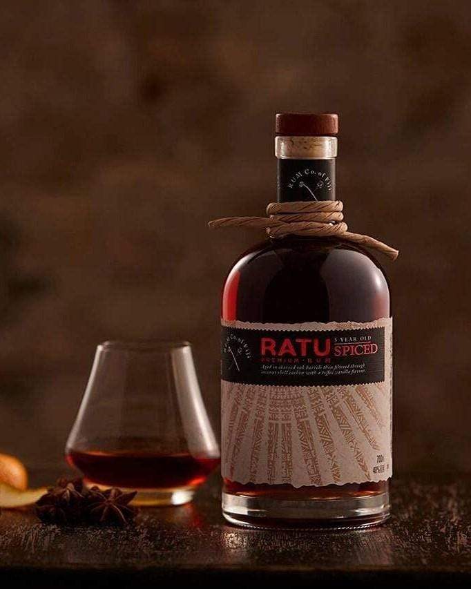 RATU Fijian Premium Rum Liqueur 8 Jahre