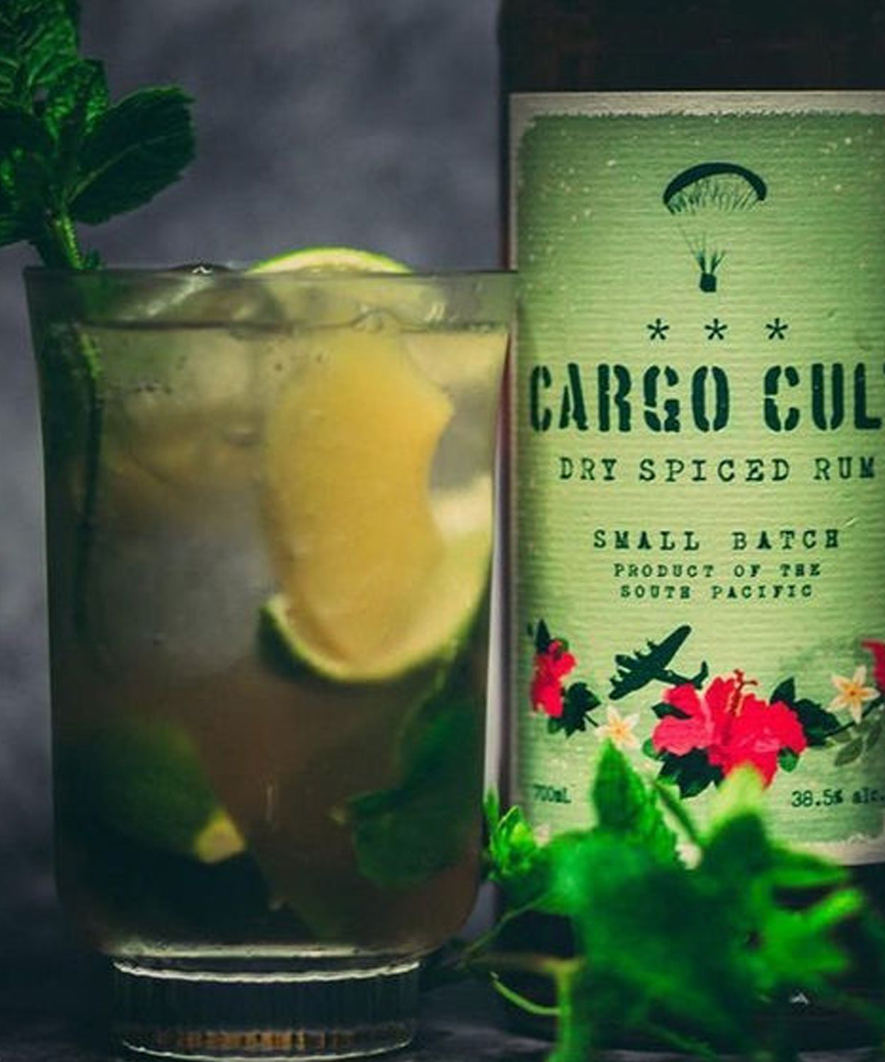 Cargo Cult Spiced Rum inkl. Hai Becher